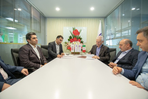 بانک ایران زمین و معاونت علمی و فناوری ریاست‌جمهوری تفاهم‌نامه همکاری امضاء کردند