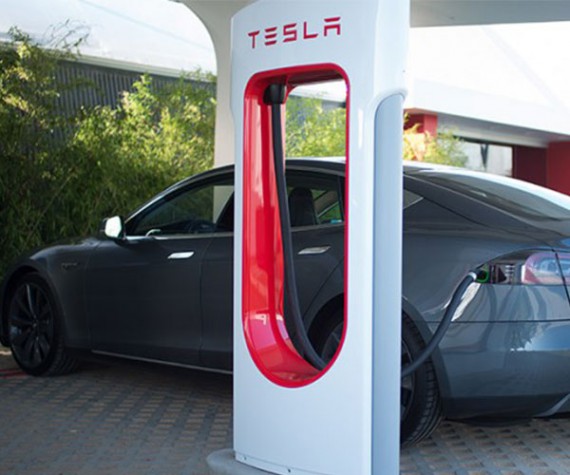 ایستگاه‌های شارژ خودروهای «تسلا»، خورشیدی می‌شوند